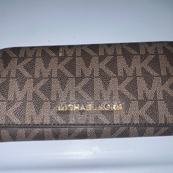 MICHAEL Michael Kors Handbags - Michael Kors Jet Set Travel Large Logo Wallet